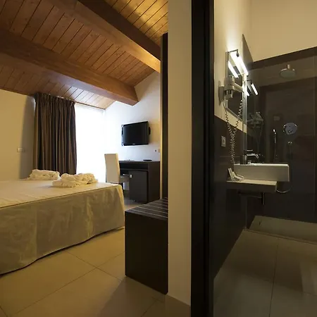 Hotell Iride & 3*